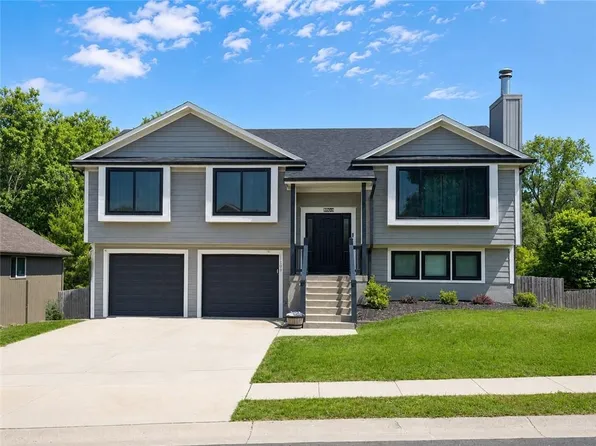 1205 Ridge Tree Ln, Pleasant Hill, MO 64080