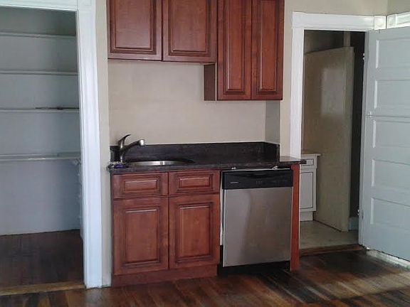 107 Ames 2 kitchen_03012016