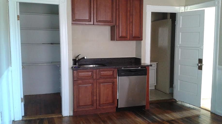107 Ames 2 kitchen_03012016
