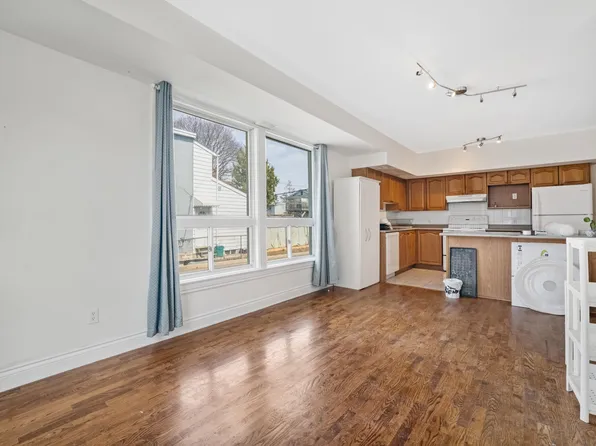 265 Carruthers Ave #101, Ottawa, ON K1Y 1N8