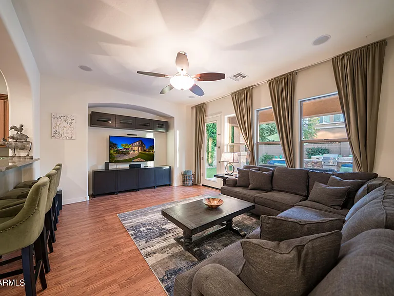 2681 E Hampton Ln — Photo 23