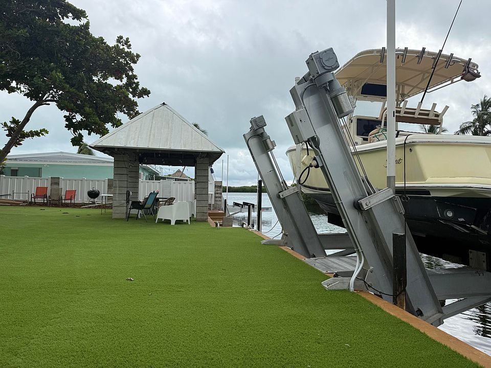 2nd image of 1126 Grand St