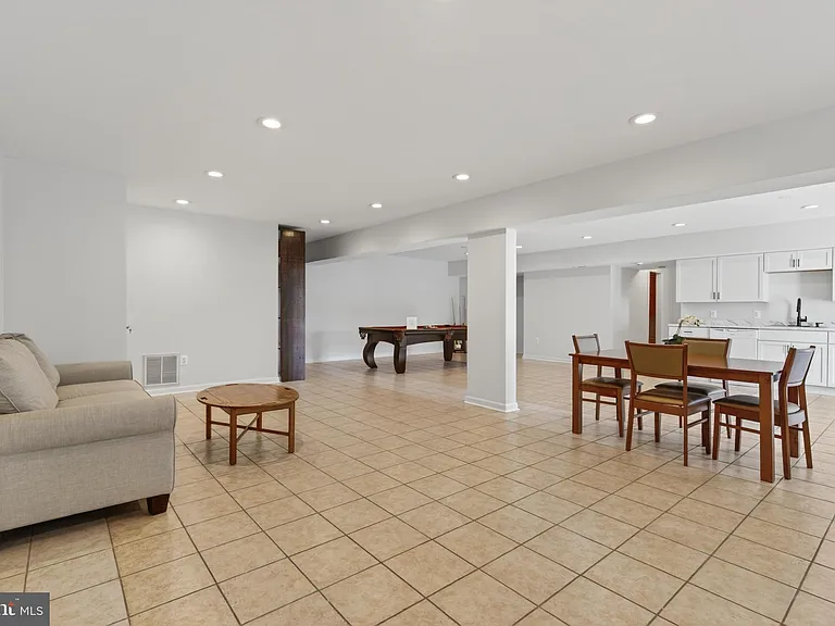 740 Kentland Dr — Photo 7