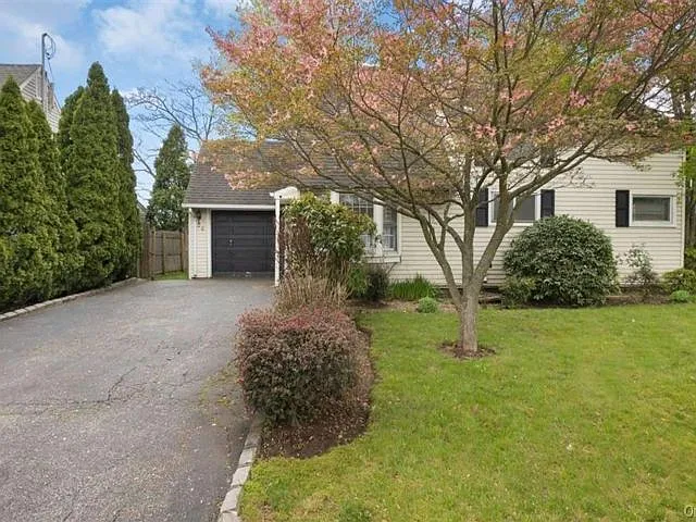 26 Carriage Ln — Photo 1