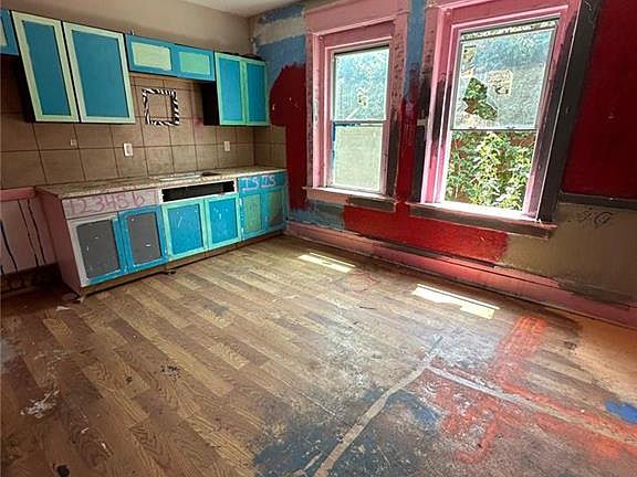 4th image of 719-721 Prospect Ave