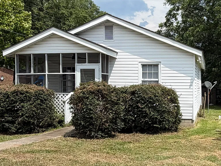 1010 Lynch St — Photo 1