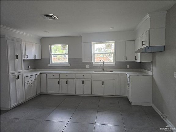 3rd image of 118 N Washington Ave