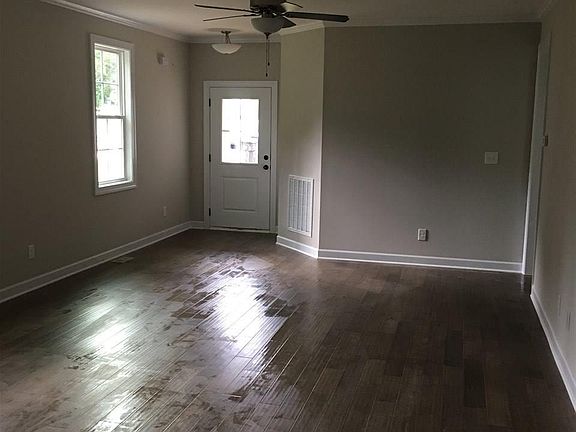 4th image of 2635 Glenbrook Dr