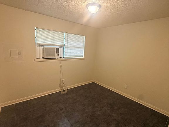 4th image of 211 Rue Royale APT D