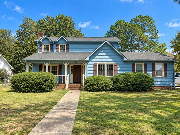 3702 Masters Dr, Hope Mills, NC 28348