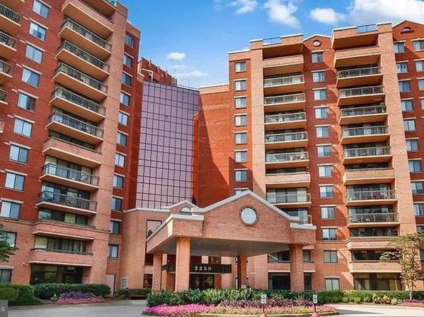 2230 George C Marshall Dr APT 924, Falls Church, VA 22043