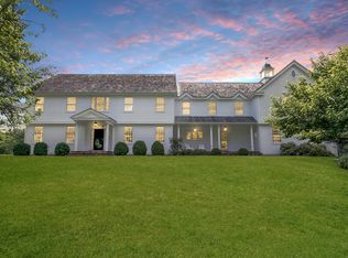 16 Greenleaf Farms Rd, Newtown, CT 06470