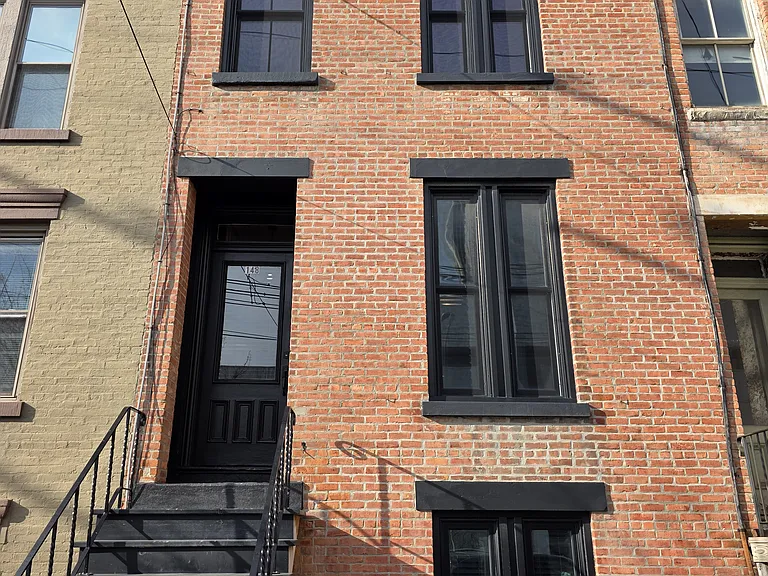 148 S Swan St #A — Photo 1