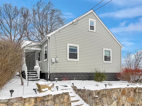 3rd image of 609 E Ogle St