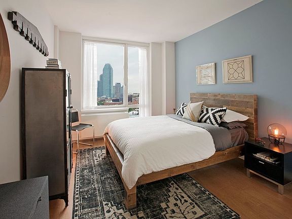 4th image of 511 47th Ave APT 6C