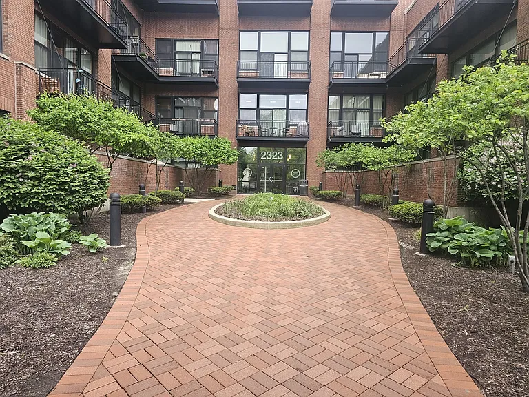 2323 W Pershing Rd #128 — Photo 4