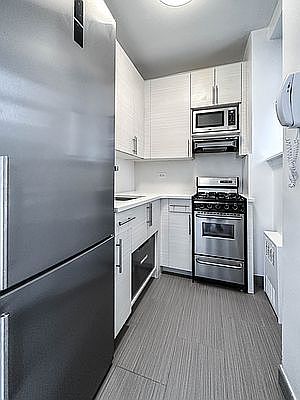 3rd image of 4 Park Ave APT 7R