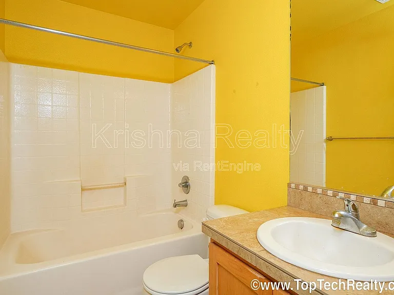 477 NE Edgeway Dr — Photo 16