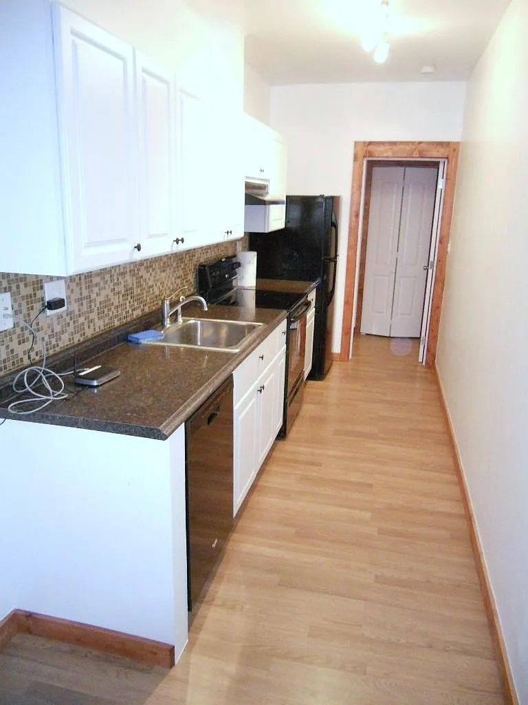 1 bed, 920 sqft, $2,675 — Photo 4
