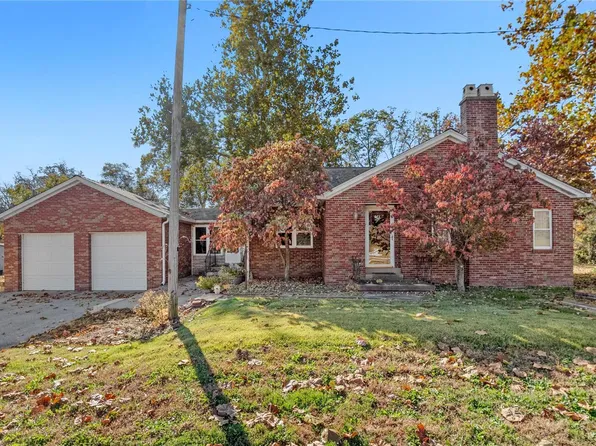 938 E Washington St, Millstadt, IL 62260