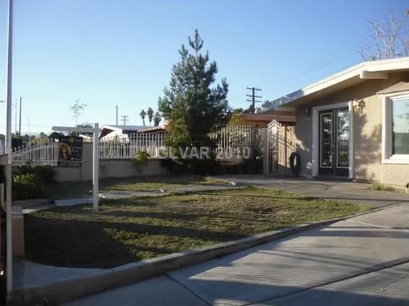 2104 E McWilliams Ave, Las Vegas, NV 89101
