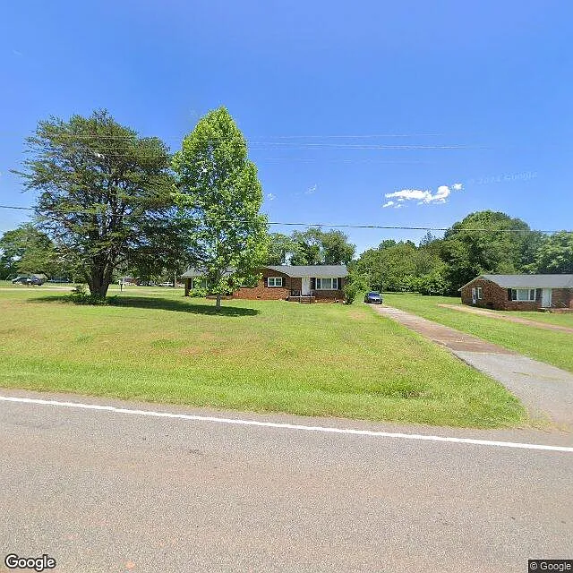 Cozy Home Fully furnished Large Front and back Yard — Photo 2