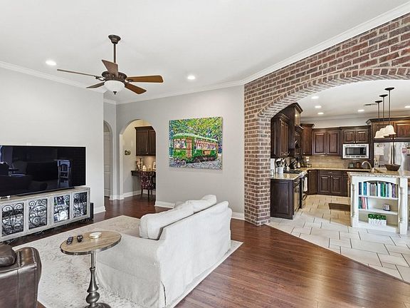 3rd image of 1056 Richmond Cir