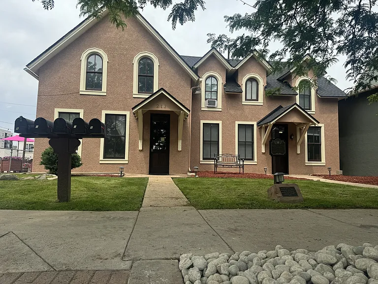 213 Perry St — Photo 1