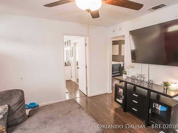 5th image of 2467 Knoll St