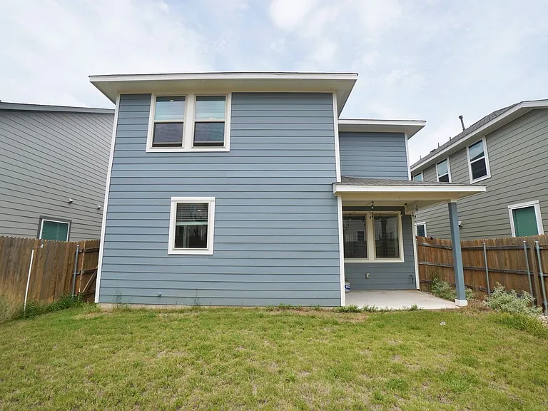 2513 Danbury Ln — Photo 33