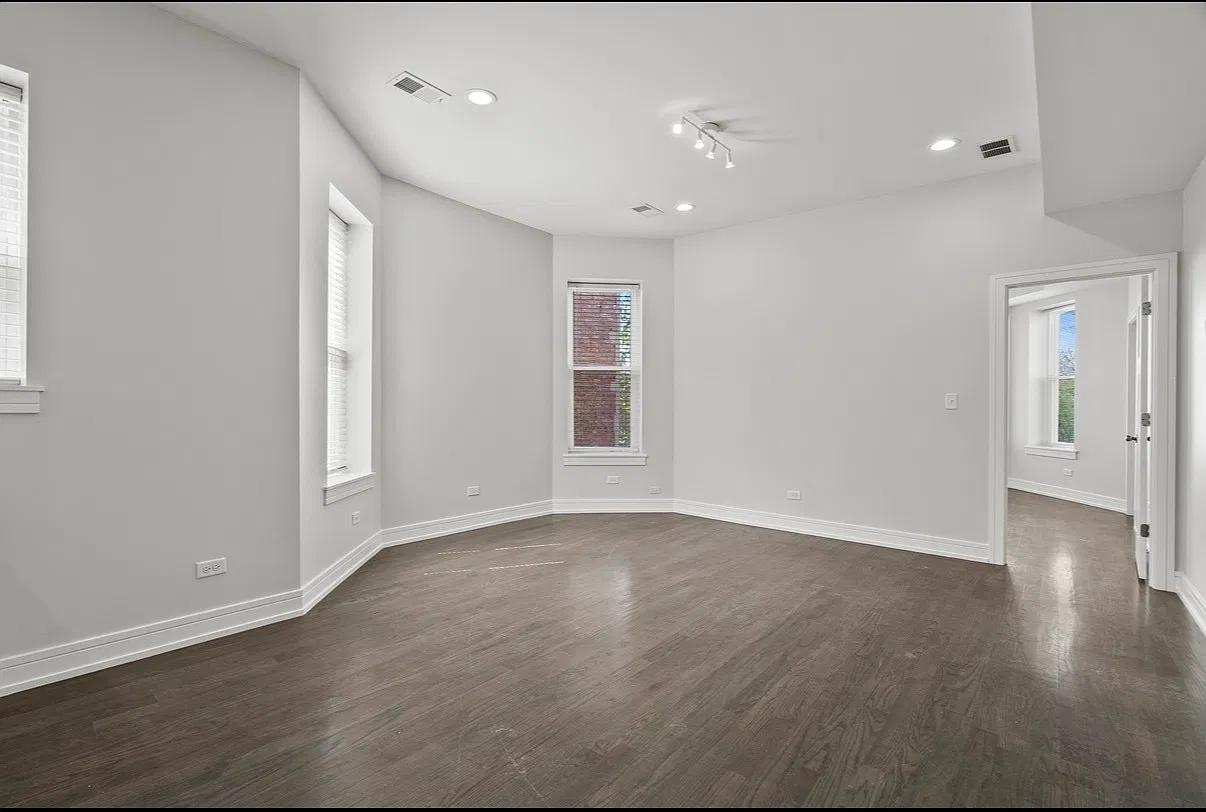3 bed, 1.0 bath, 1300 sqft, $2,200 — Photo 3