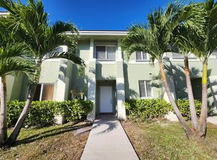 119 Hidden Court Rd, Hollywood, FL 33023