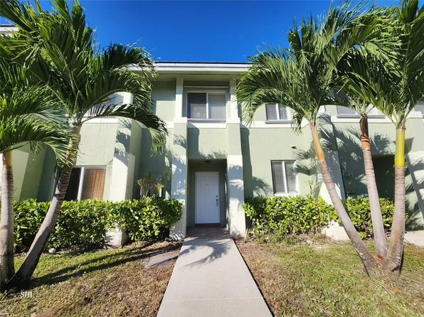 119 Hidden Court Rd, Hollywood, FL 33023