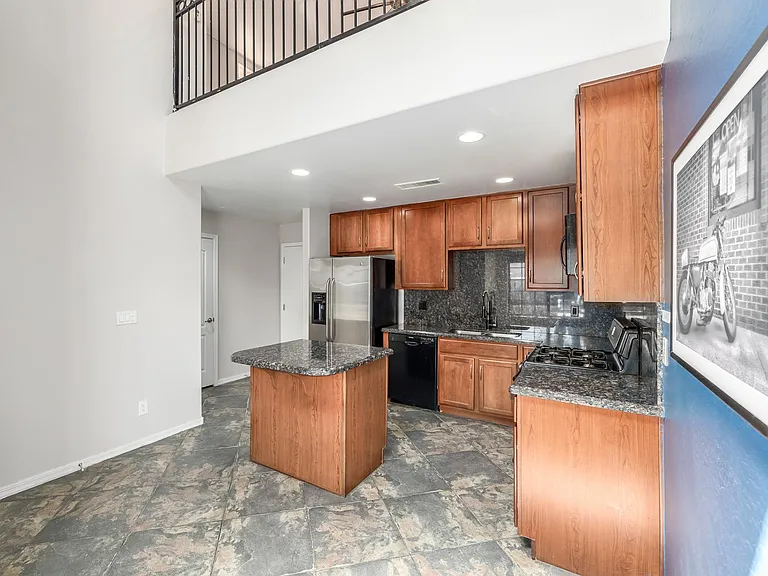 3435 E Lance Ln — Photo 6