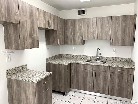 4th image of 621 NW 34th Ter #1