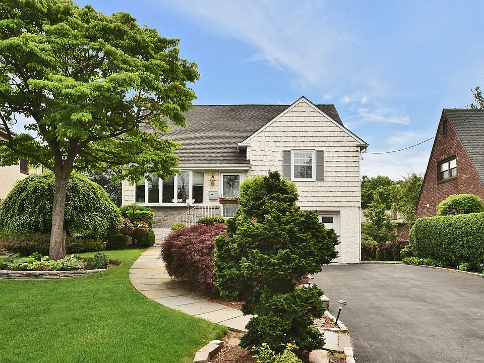 1st image of 152 Park Dr