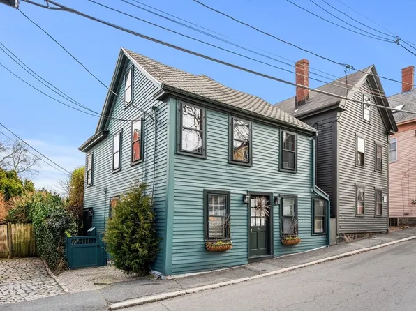 6 Washington St #1, Marblehead, MA 01945
