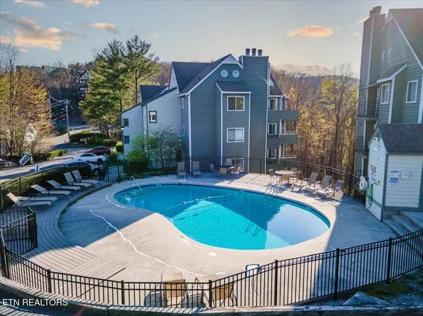 1260 Ski View Dr, Gatlinburg, TN 37738