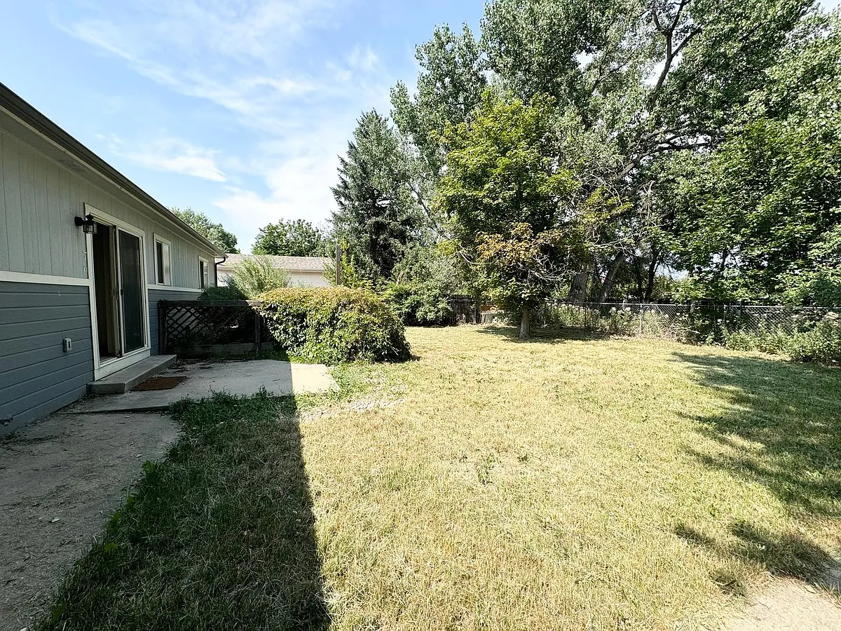 Building Photo - 1120 S Bryan Ave
