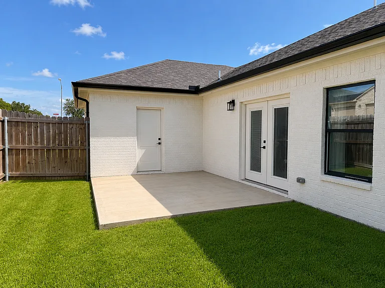 2045 Horatio St — Photo 34