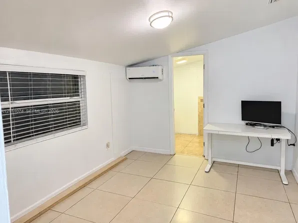 1510 N 73rd Way #1, Hollywood, FL 33024