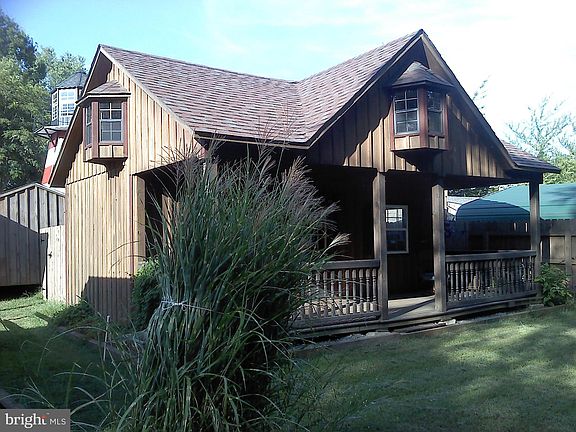 2nd image of 28 Hiawatha Dr