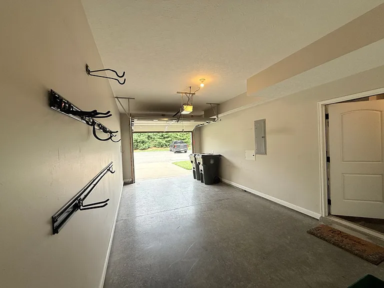 611 Knob Hill Rd — Photo 16