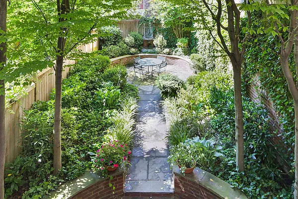 Sold by Leslie J. Garfield | media 20