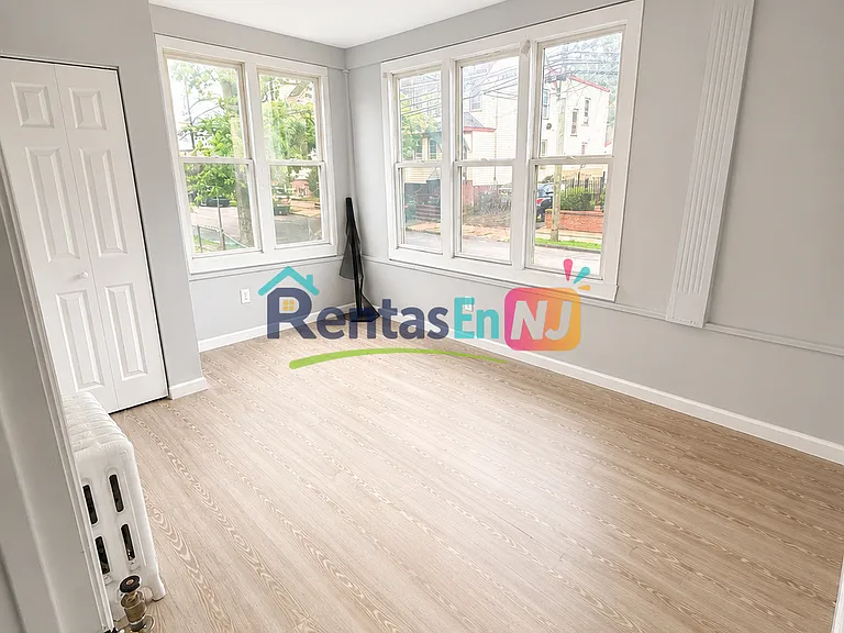100 Smith St #1B — Photo 2