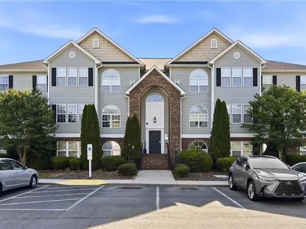 3771 Holmes Creek Pl Unit 201, Winston Salem, NC 27127