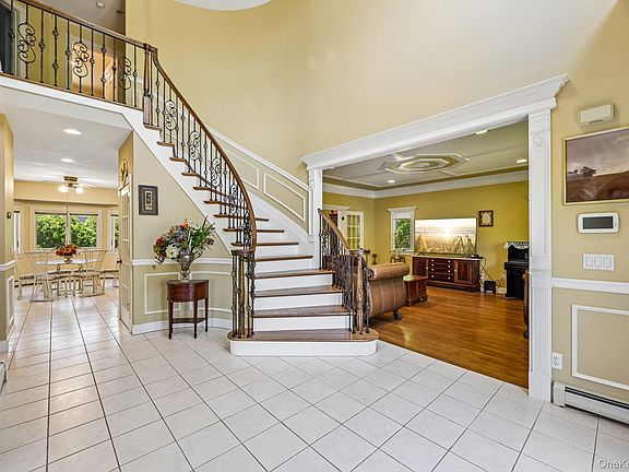 2nd image of 4 Penn Court