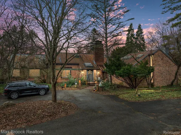 24700 Pritchard Ln, Franklin, MI 48025