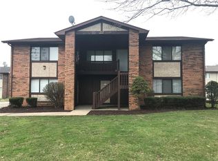 22 Yorkshire Ln APT C, Belleville, IL 62221