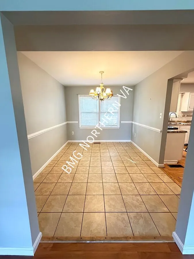 Spacious 4 Bed 2.5 Bath With Fully Finished Basement In Scenic Calvary Run — Photo 4